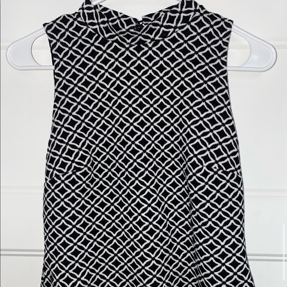 Black and white crop top tank